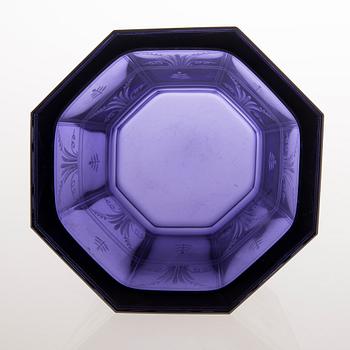 Göran Hongell, GÖRAN HONGELL, A 1930s cut glass bowl by Karhula.