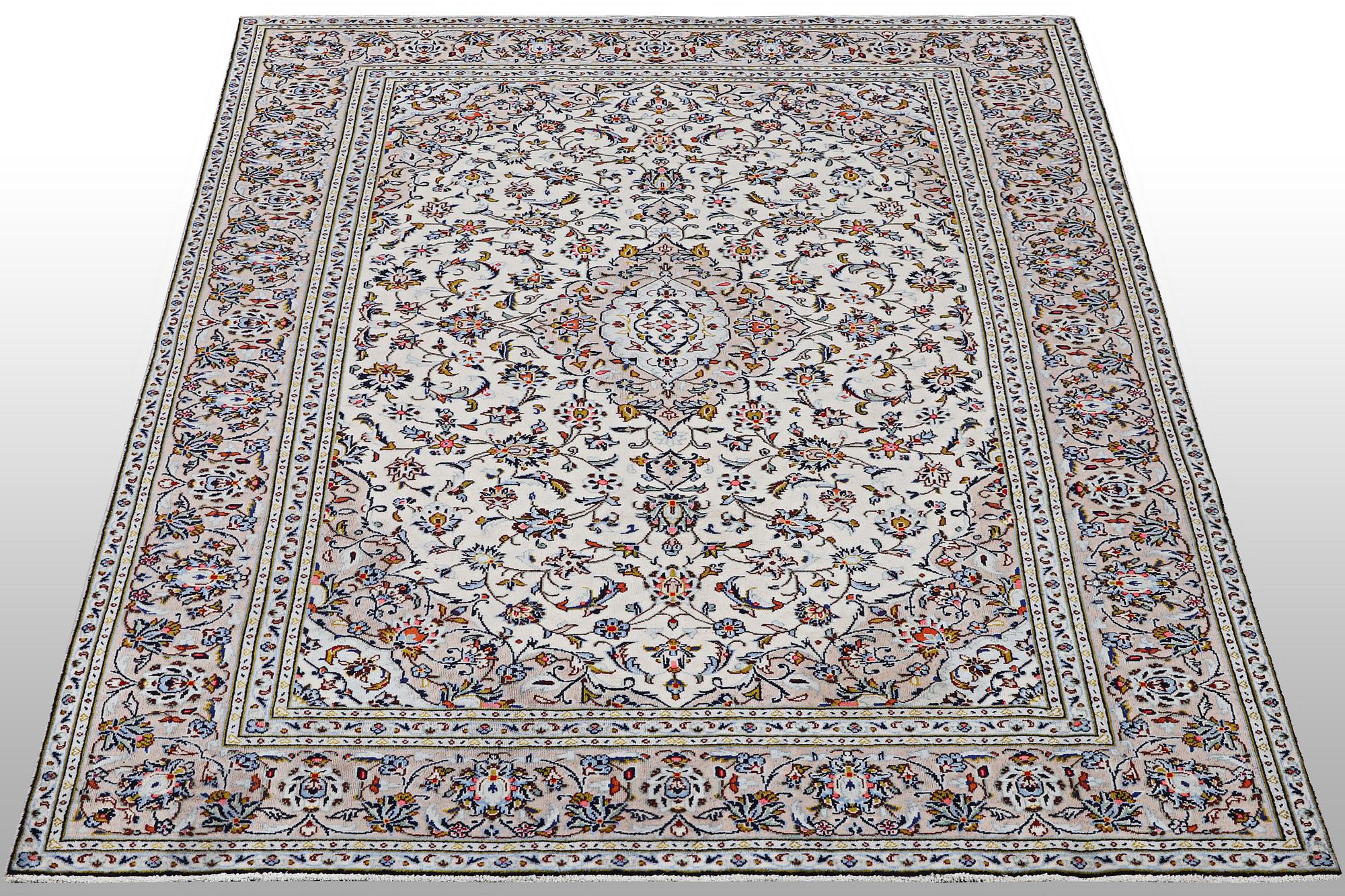 Matta, Keshan, ca 293 x 191 cm.
