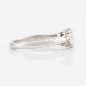 Ring, platinum with brilliant-cut diamond.