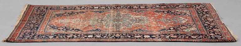 A RUG, a semi-antique Kashan Motachem, ca 217,5 x 134 cm.