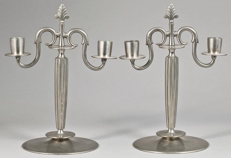 KANDELABRAR, ett par, tenn. Edvin Ollers, 1920-tal.