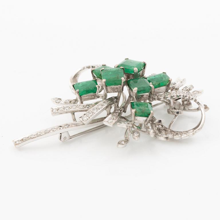 Brooch, 18K white gold with emeralds and octagonal-cut diamonds.