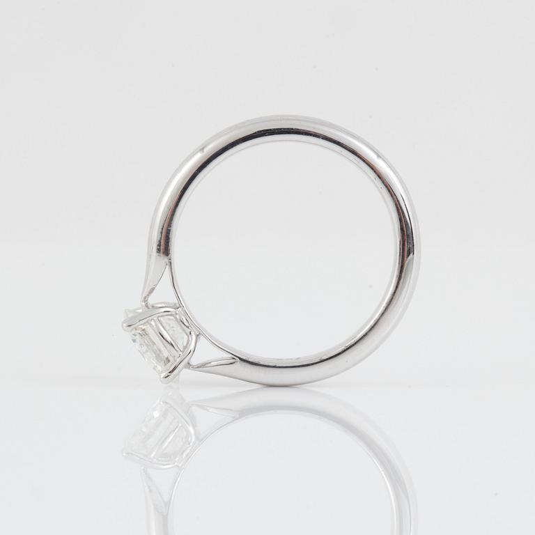 RING signerad Cartier, med briljantslipad diamant, 1.00 ct. Kvalitet ca F/VVS2.