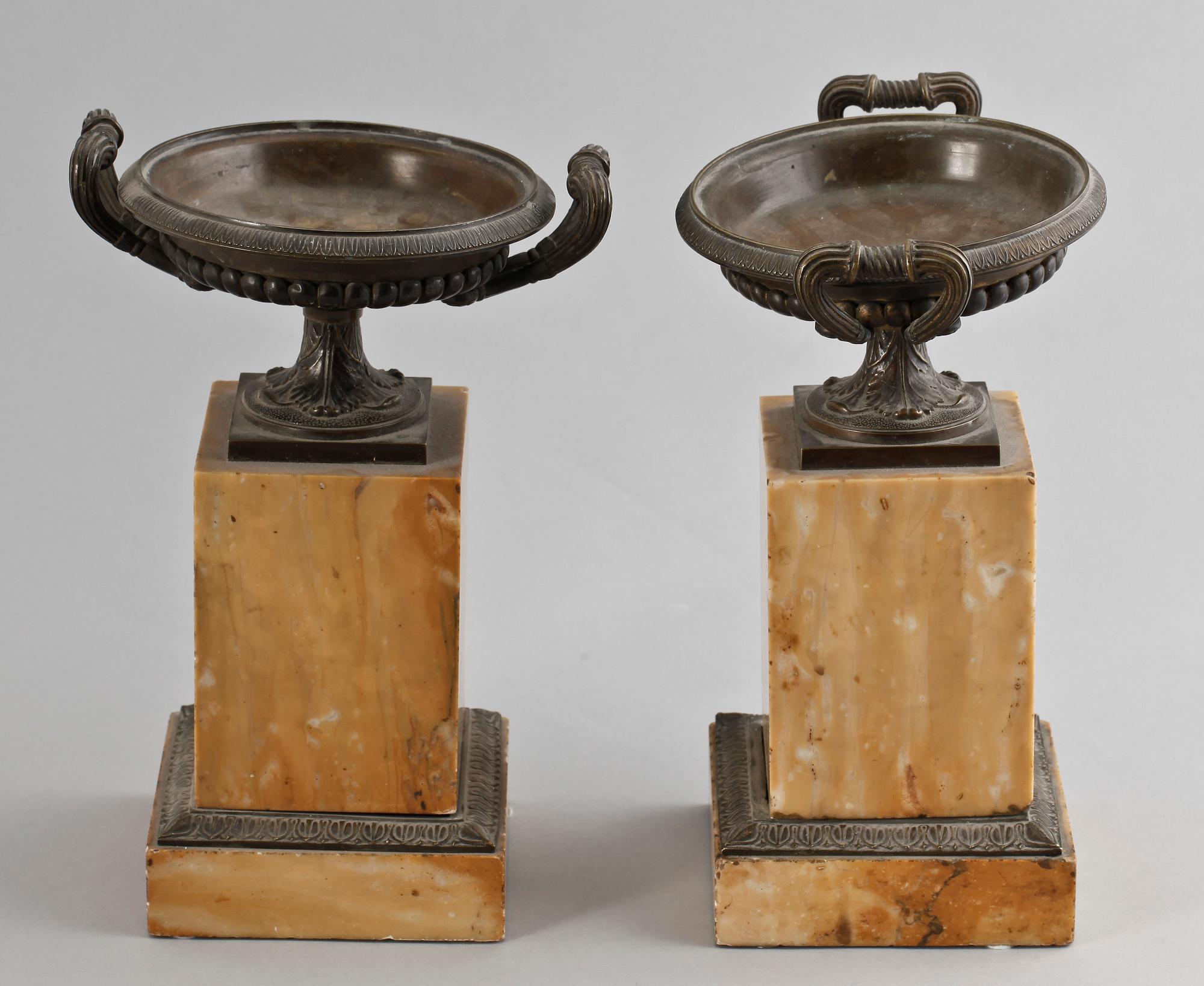 TAZZOR, ett par, senempire Frankrike, 1800-tal.