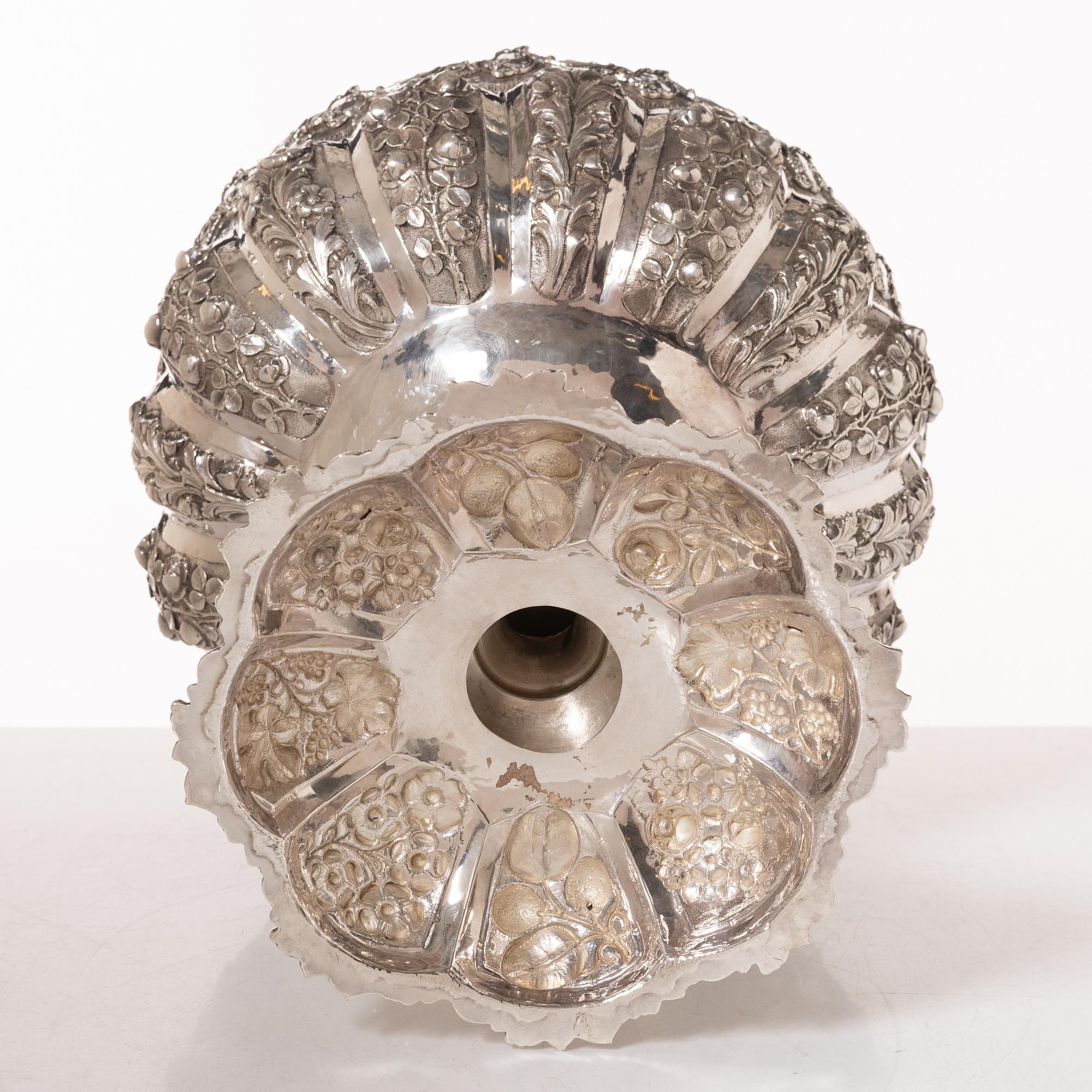Decorative bowl, sterling silver, 20th century.