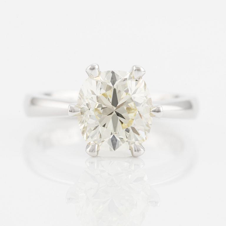 Ring, with cushion-cut diamond.