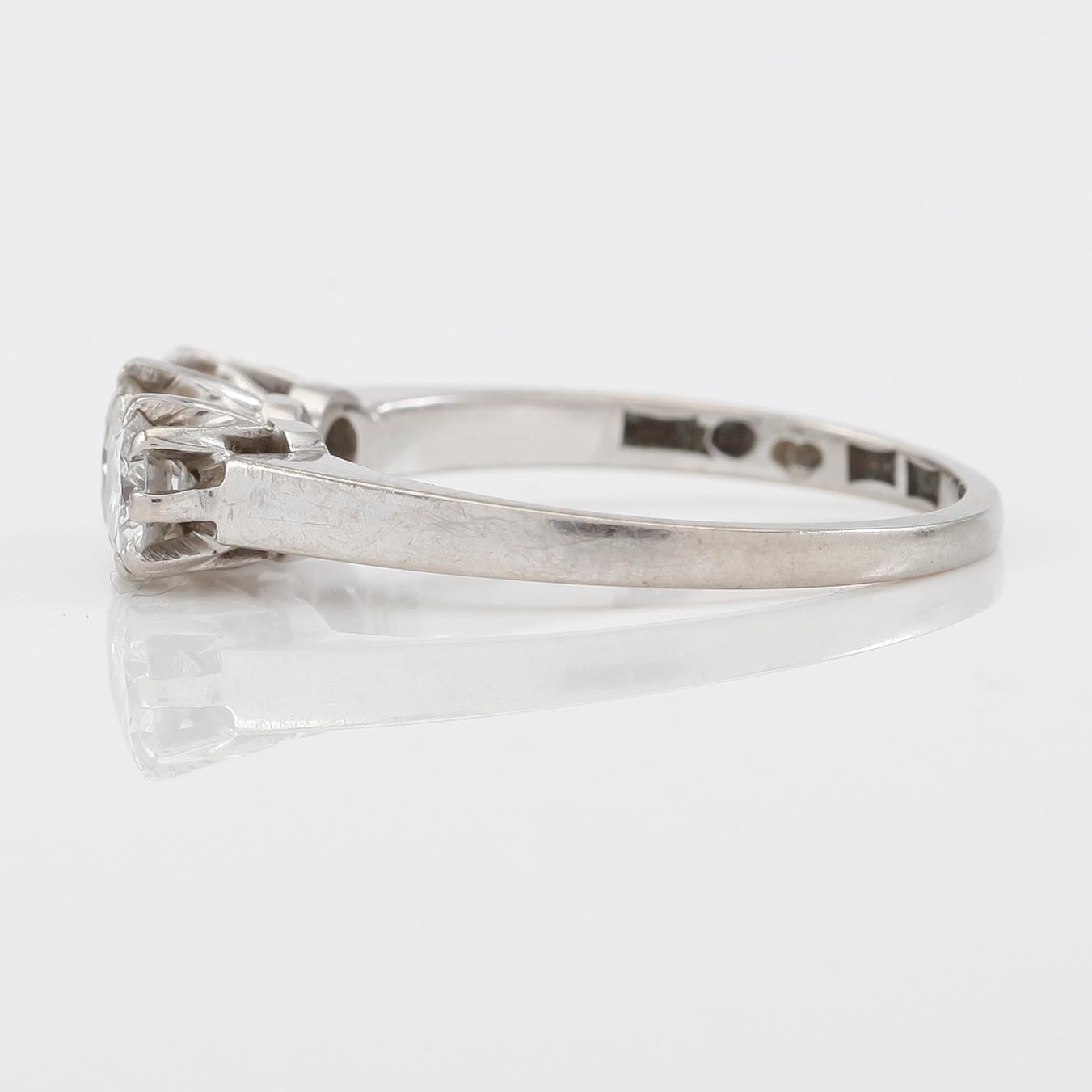 RING, 18K vitguld och diamanter, svenska stämplar, 1960.