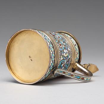 Vasily Agafonov sannolikt, dryckeskanna, silver och emalj, Moskva 1899-1908.