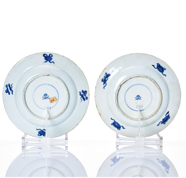 Tallrikar, fyra stycken, porslin. Qingdynastin, Kangxi (1662-1722).