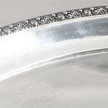 A silver serving dish, Swedish import mark, C.A. Kjernås Eftr, Gothenburg 1917.