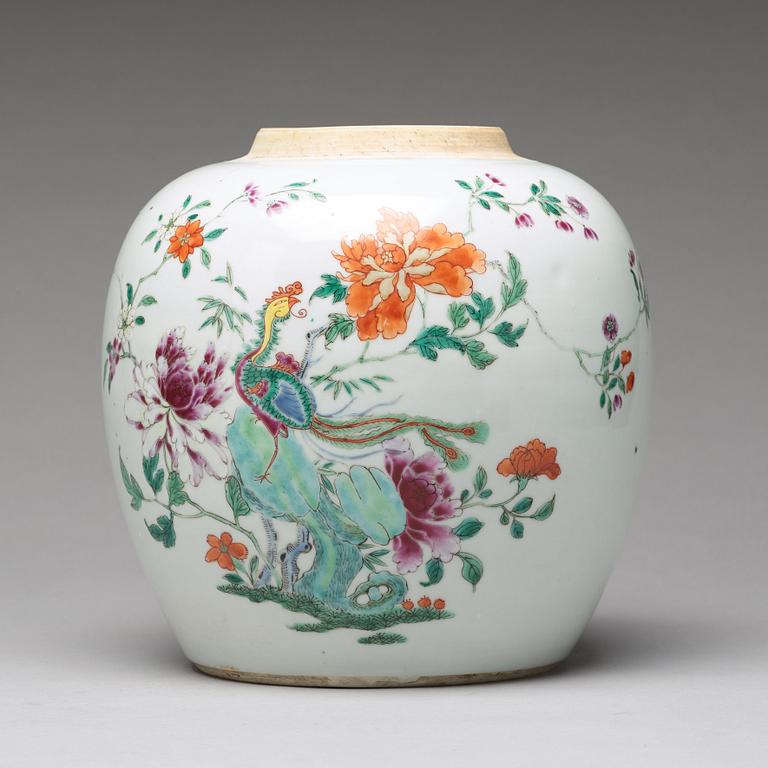 KRUKA, porslin. Qingdynastin, Qianlong (1736-95).