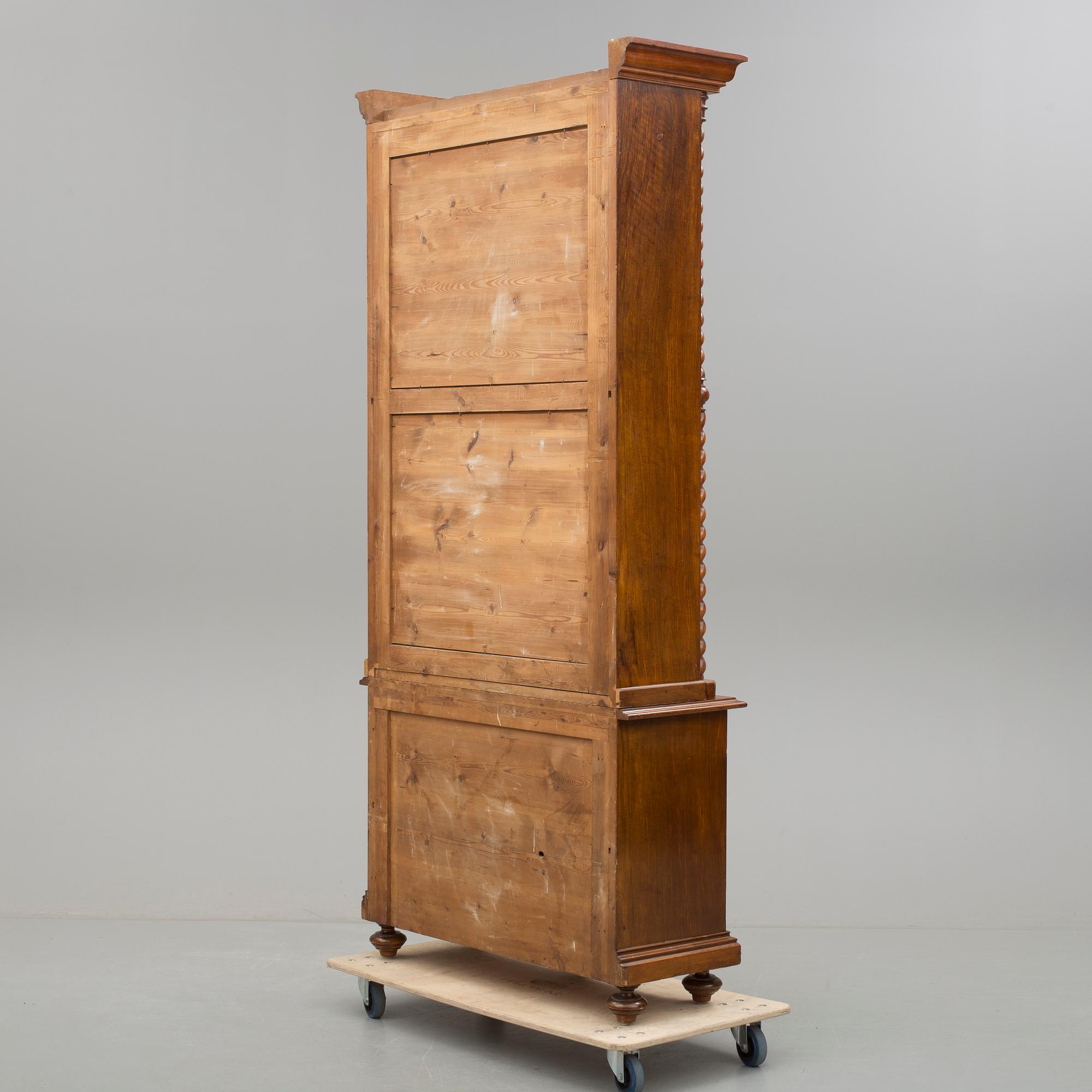 BOKSKÅP, nyrenässans, 1800-talets slut.