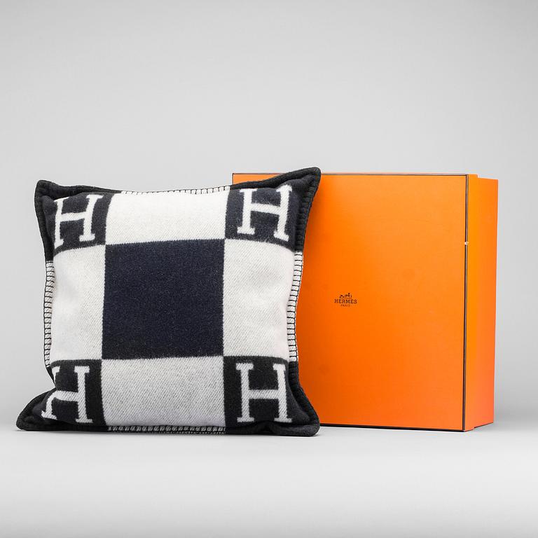 HERMÈS, "Avalon" cushion.