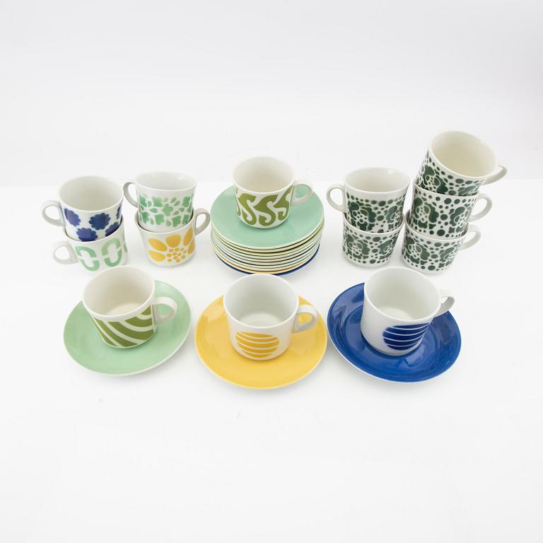 Göran Bäck, koppar med fat 12 st Arabia Finland porslin.