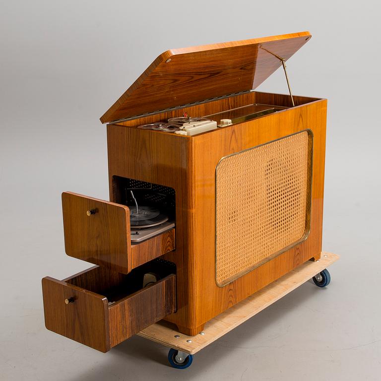 RADIOGRAM / RECORD PLAYER CONSOLE, 1950s.