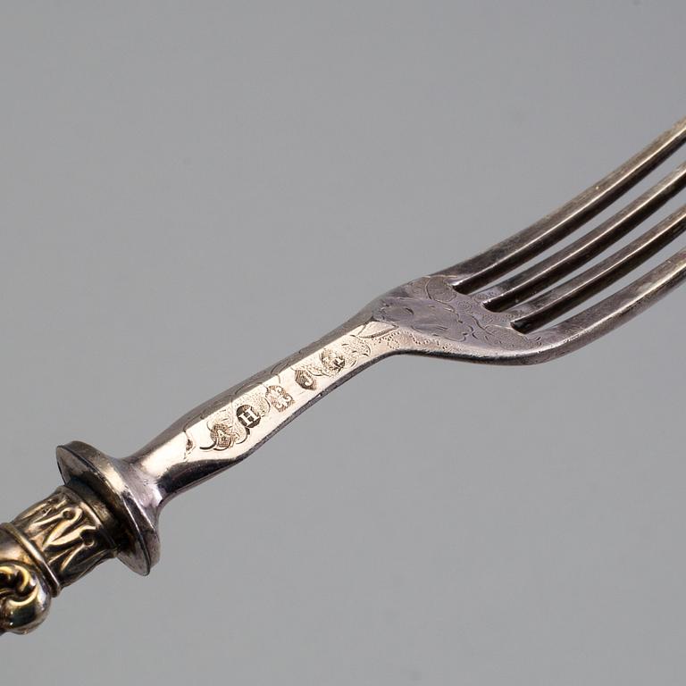 a english EPNS cutlery service with 38 pieces from the late 1800's.