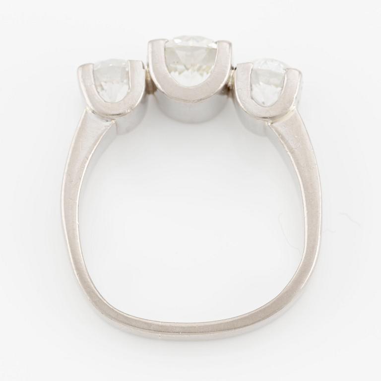 Ring 18K vitguld med tre gammalslipade diamanter, Lantz.