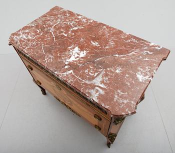 BYRÅ. gustaviansk stil, 1900-talets mitt.