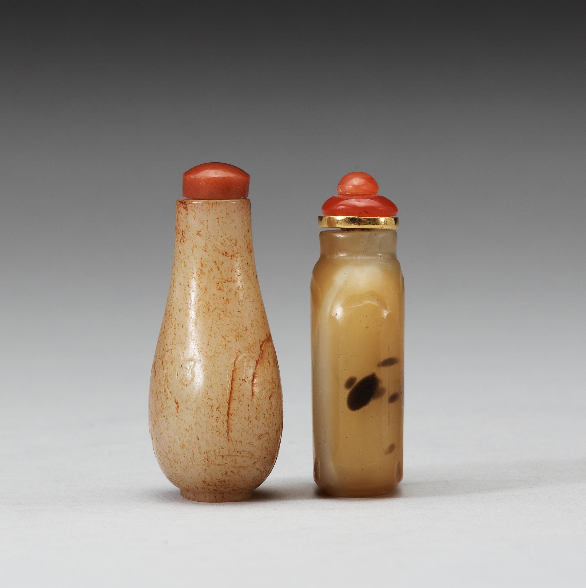 Two snuff bottles with stoppers, Qing dynasty.