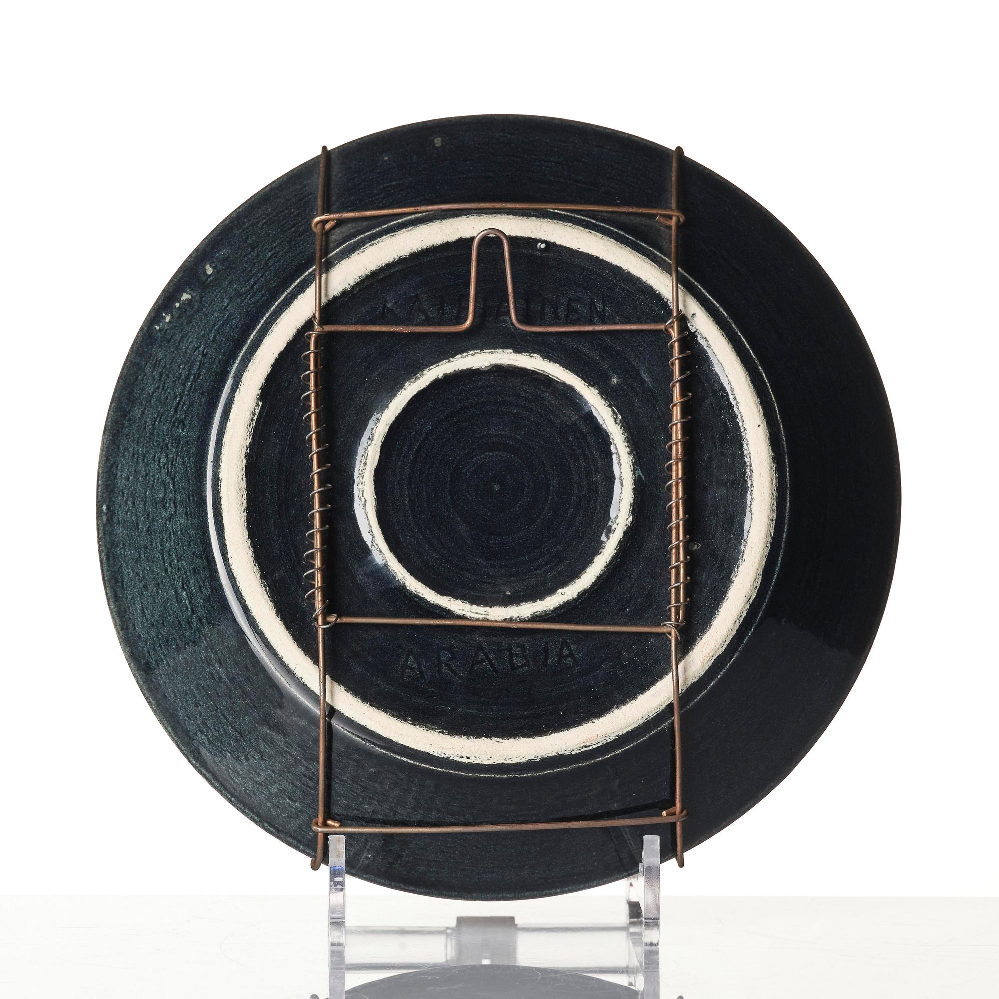 Birger Kaipiainen, a stoneware dish, Arabia, Finland 1970s.