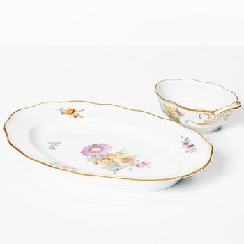 Royal Copenhagen, a 33-piece dinner service, 'Saxon Flower', Denmark.