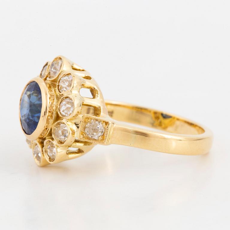 2,26 ct sapphire and old-cut diamond cluster ring.