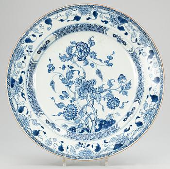 668. FAT, porslin. Kina, tidigt 1700-tal.