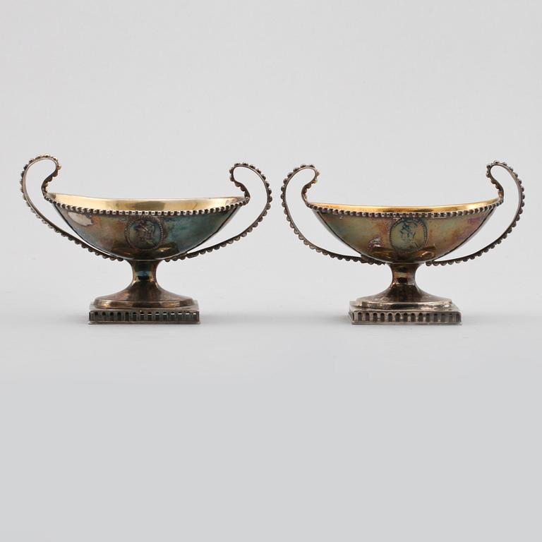 SALTKAR, ett par, silver, gustavianska, Pehr Zethelius, Stockholm, 1793. Vikt 146 g.