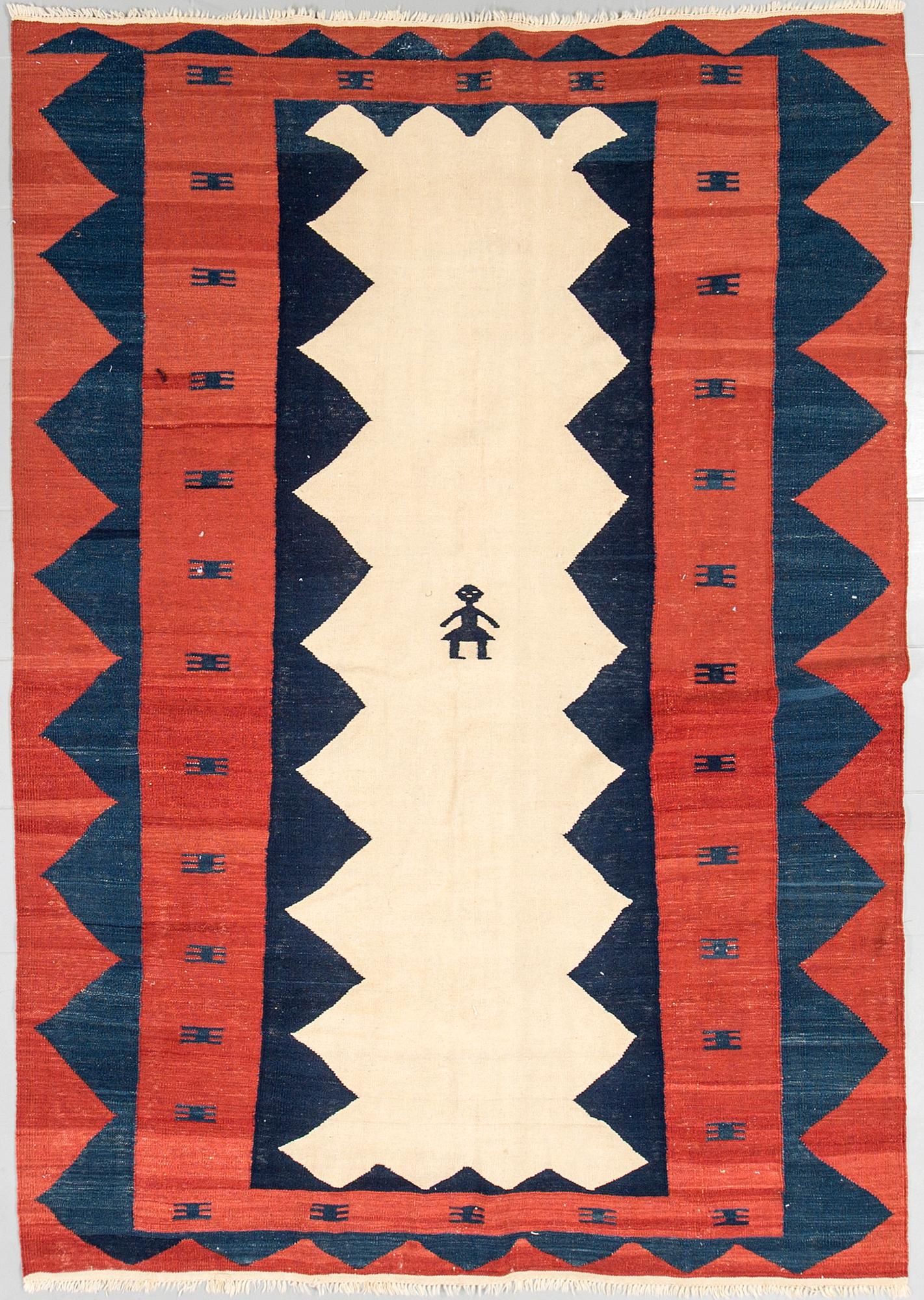 A KILIM RUG, 257 x 180 cm.