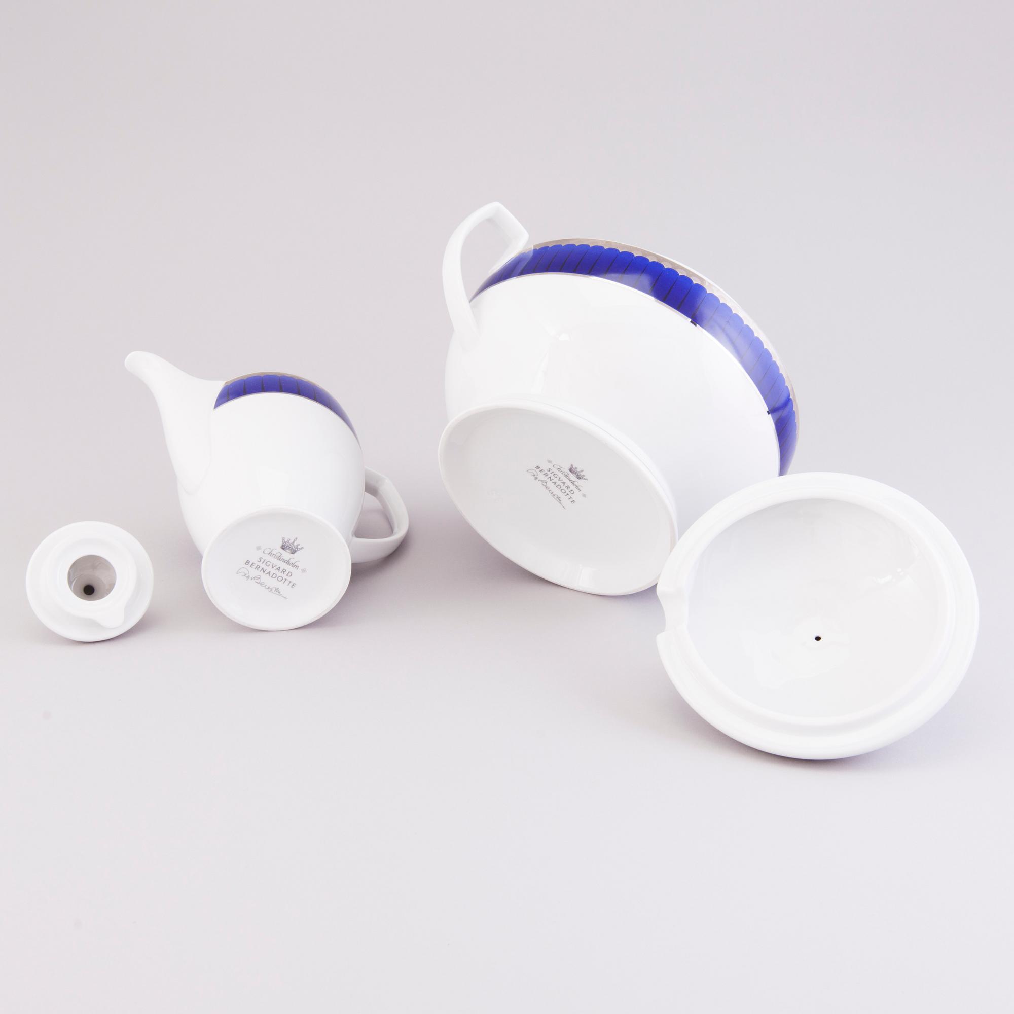 SIGVARD BERNADOTTE, MAT- och KAFFESERVIS, 91 delar, "Christineholm"/"Marianne Royal Blue".