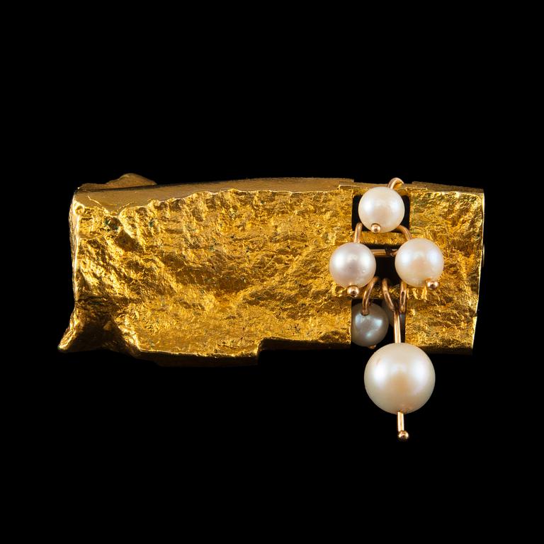 Björn Weckström, A BROOCH, gold 14K, pearls, "White Cluster", Lapponia 1966. Weight 12,2 g.