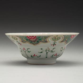 SKÅL, porslin. Qingdynastin, Kangxi (1662-1722).