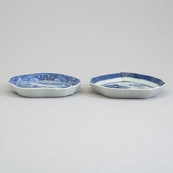 Two blue and white leaf shaped dishes, Qing dynasty, Qianlong (1736-95).