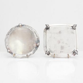 Visitkortsbrickor, 2 st, sterling silver, Viner's Ltd, Sheffield 1932 och 1940.