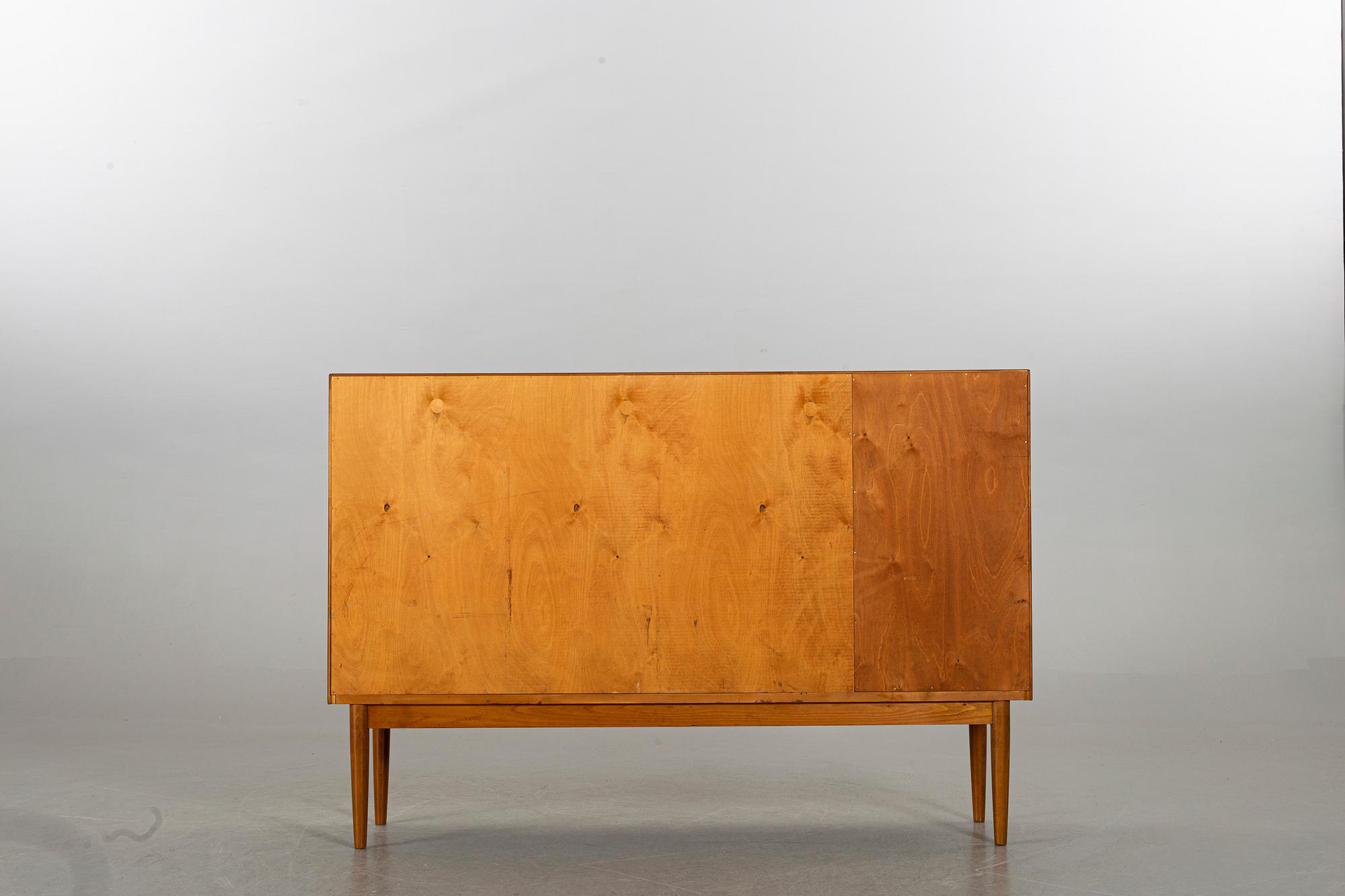 A SWEDISH MID 20TH CENTURY SIDEBOARD, H M Nordéns Möbelaffär.