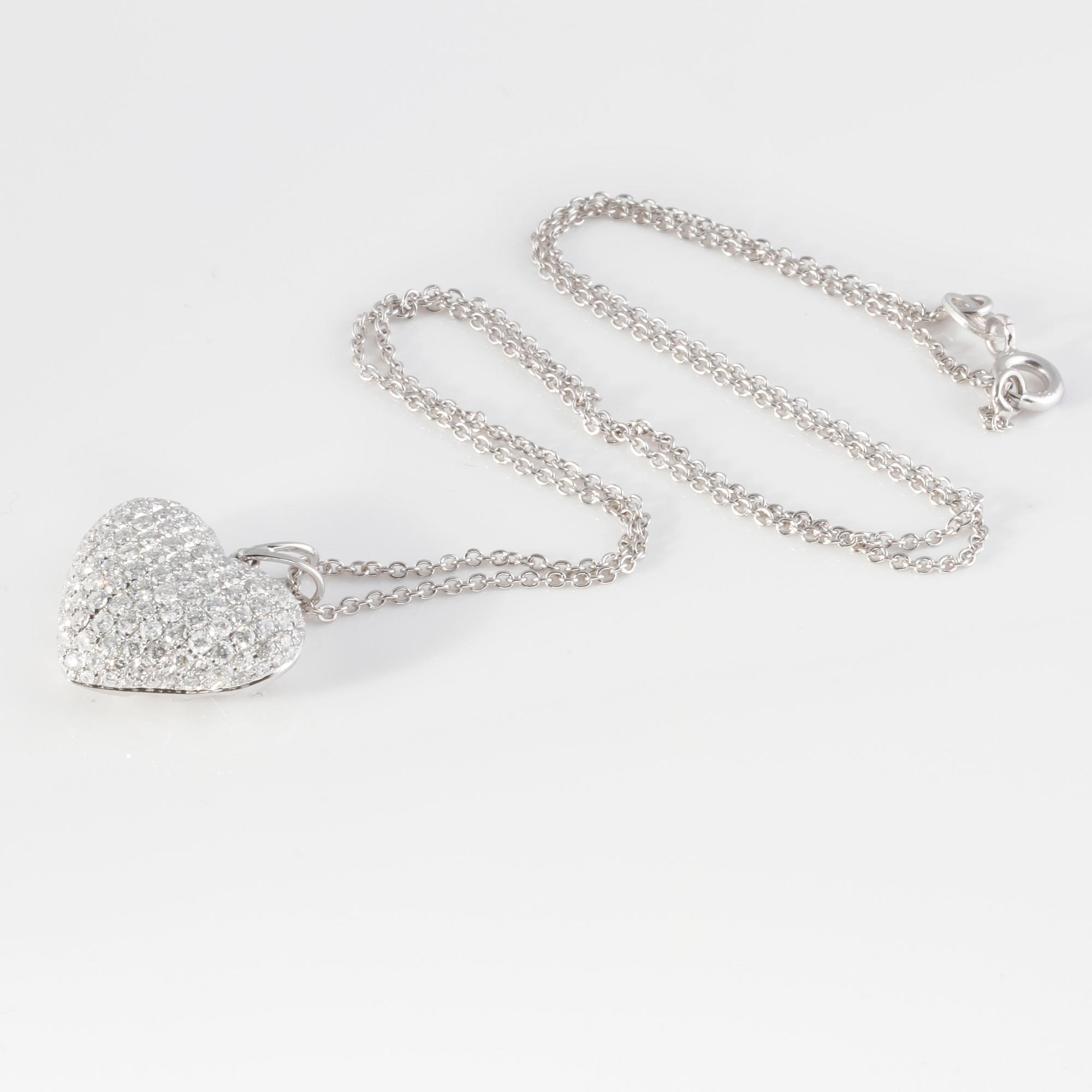 HÄNGE, med briljantslipade diamanter ca 1.20 ct.