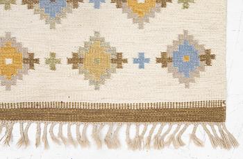 A fat weave rug, c. 200 x 140 cm.