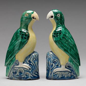 A pair of famille rose figures of parrots, late Qing dynasty.