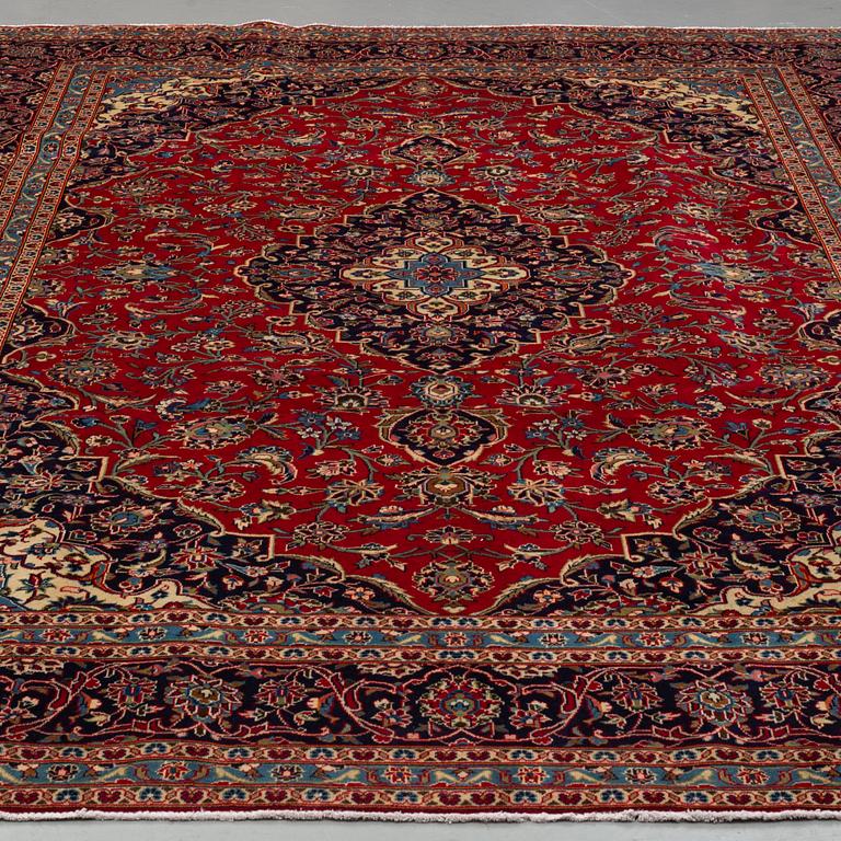 A carpet, Kashan, around 350 x 245 cm.