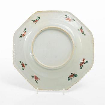 Fat, två stycken, porslin. Qingdynastin, Kangxi (1662-1722).