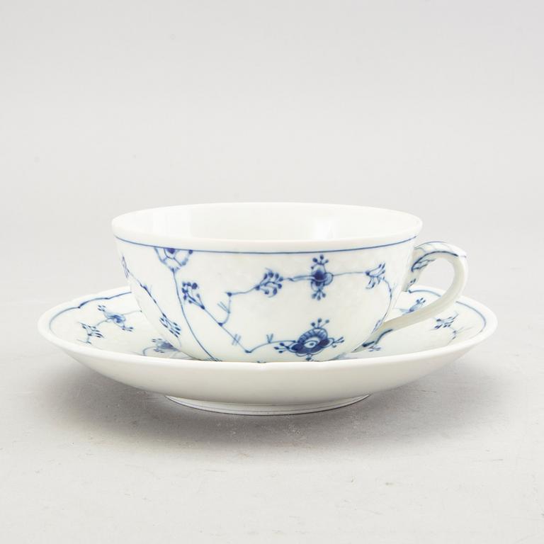 A 26 pcs Musselmalet tea service  from Bing & Gröndahl Denmark later part of the 20th century.