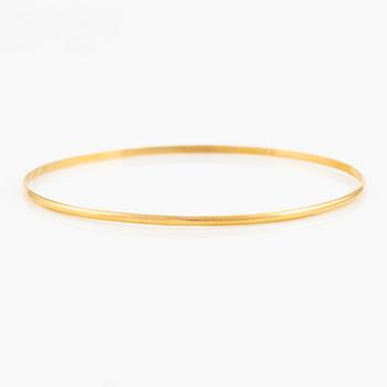 18K gold bracelet.