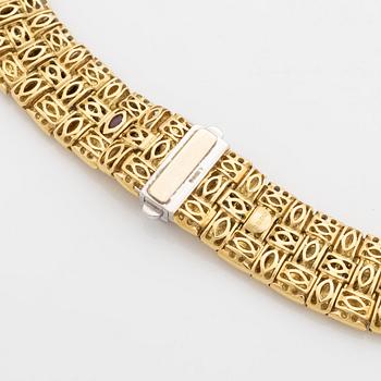 An 18K gold necklace set with round brilliant-cut diamonds.