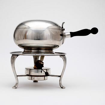 672. A Svenskt Tenn pewter sauce pot on stand with a heater, Stockholm 1950 and 1954.