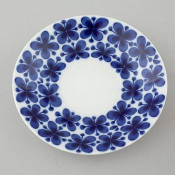 40 pieces of porcelain tableware by Marianne Westman, model "Mon Ami", for Rörstrand.