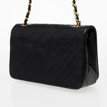 CHANEL, "Single Full Flap Bag", LAUKKU.