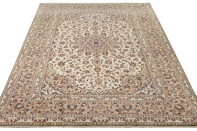 A Keshan carpet, c. 355 x 240 cm.