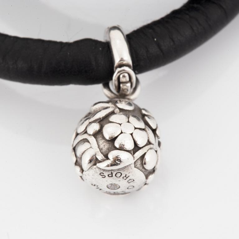 OLE LYNGGAARD,  "sweet drops", armband samt berlock i silver med briljantslipad diamant.