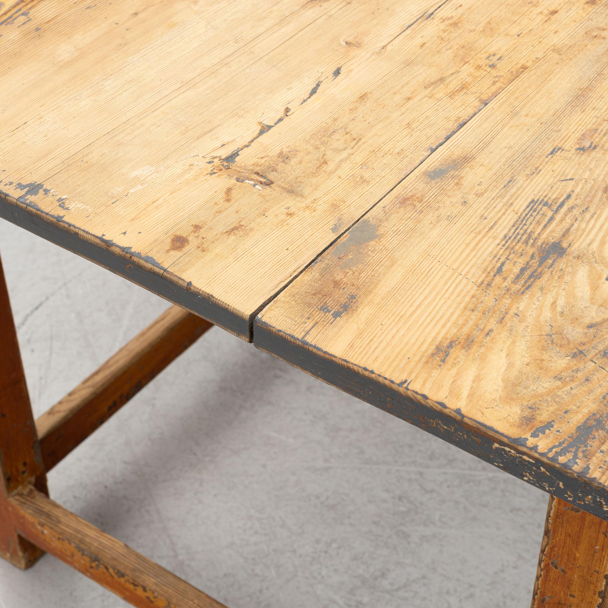 A table 19th Century.