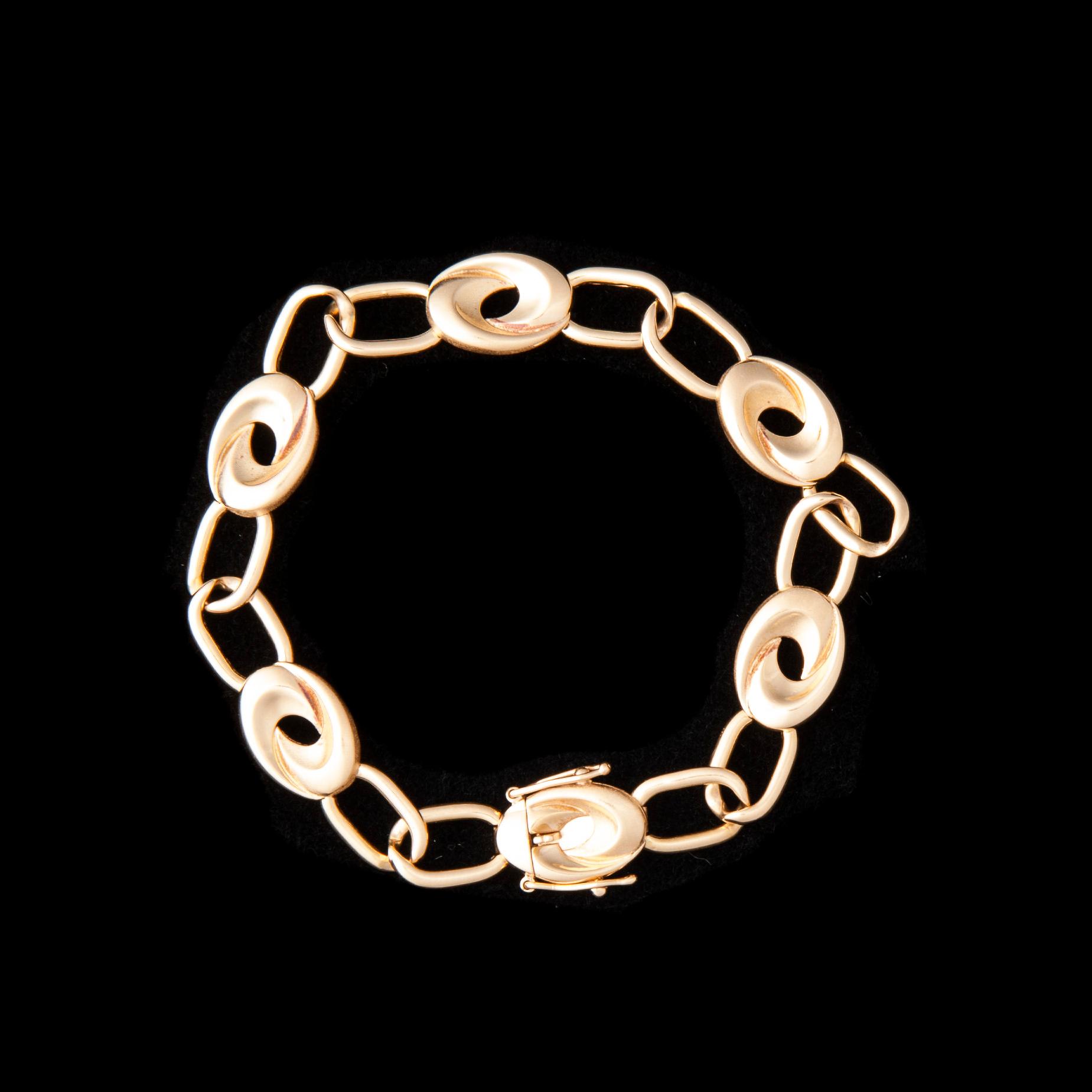 ARMBAND, 18K guld, design Riitta Hakala, Åbo. 1995. Vikt 18,1 g.